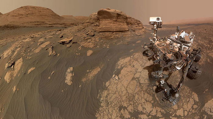 Новое селфи от Curiosity. Марсоход NASA сфотографировал себя на фоне скалы Мон-Мерку