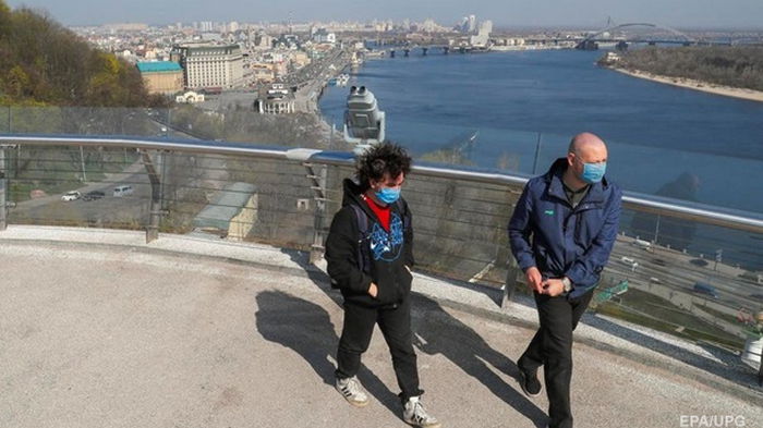 COVID в Украине: больных втрое больше излечившихся