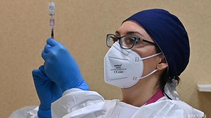 МОЗ анонсировал крупный контракт на COVID-вакцину