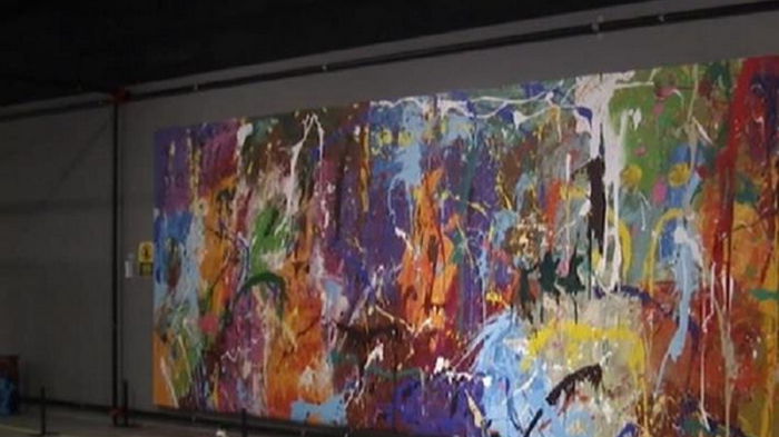 В Корее пара случайно испортила картину за полмиллиона долларов (видео)