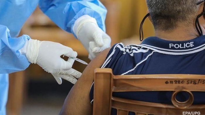 В США закрыли два центра по вакцинации из-за побочных реакций
