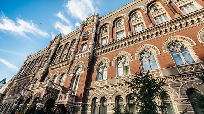 Курсы валют на 12 апреля: гривна немного укрепилась