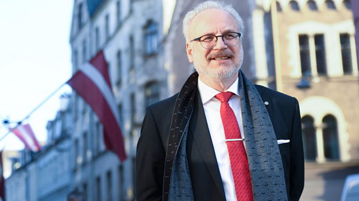 Президент Латвии стал участником ДТП в Риге