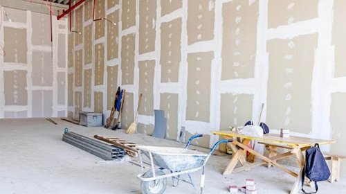 Важные достоинства и сферы применения гипсокартона