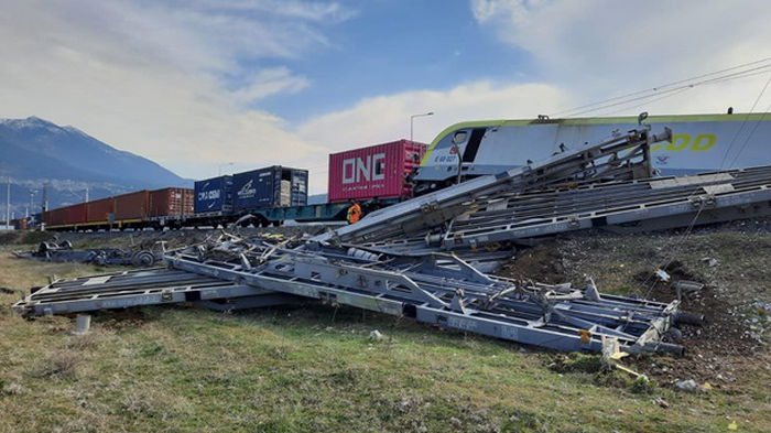 В Турции столкнулись два поезда