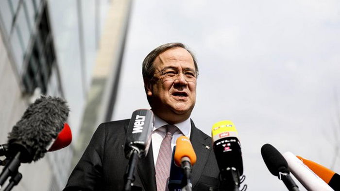 Партия Меркель выбрала кандидата в канцлеры Германии