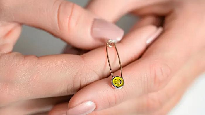 Ювелирная булавка – отличное украшение по доступной цене