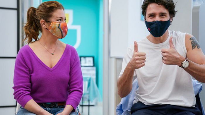 Трюдо с супругой получили прививки от коронавируса