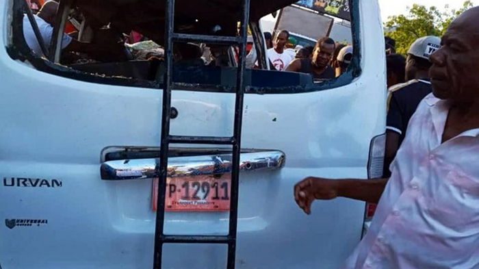 На Гаити при столкновении двух автобусов погиб 21 человек