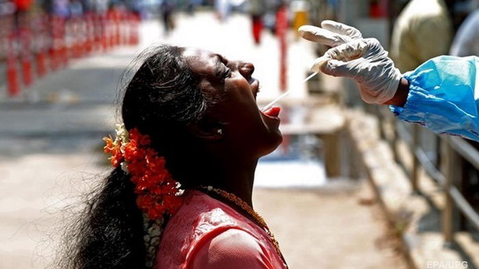 США ограничат поездки из Индии из-за всплеска COVID-19