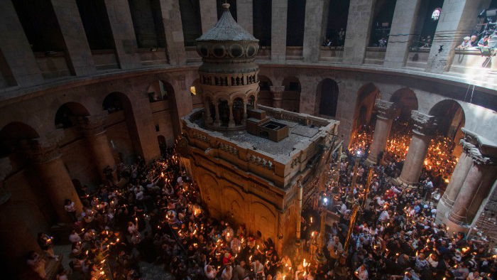 В Иерусалиме сошел благодатный огонь (видео)