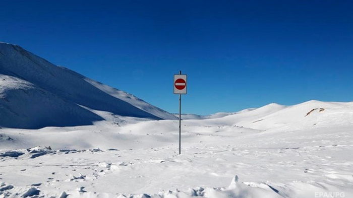 Во Франции при сходе лавины погибли три лыжника