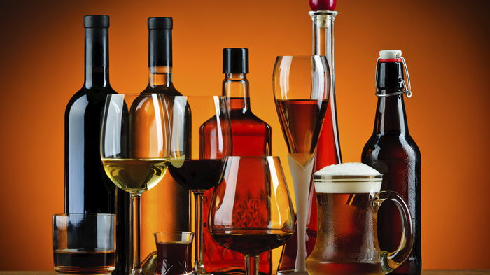 В Украине хотят повысить цены на алкоголь. Но не на весь