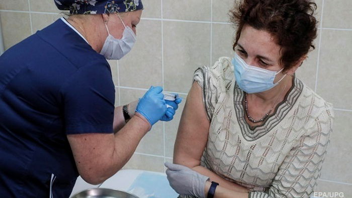 В Украине двумя дозами вакцинировано 446 человек