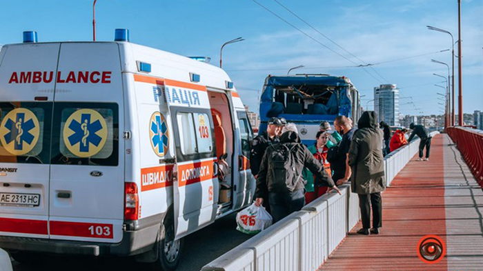 В Днепре масштабное ДТП, шестеро пострадавших