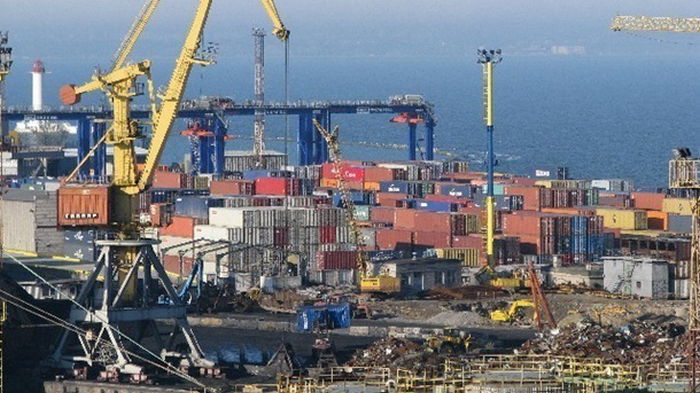 Украина увеличила экспорт и импорт на 20% за год