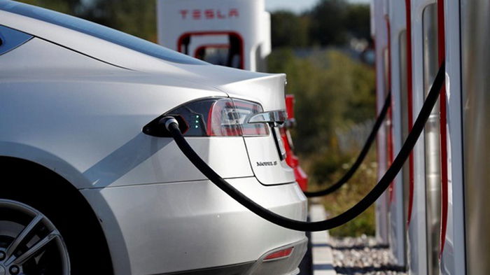 Tesla приостановила продажу машин за Bitcoin