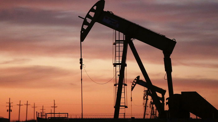 Цена нефти превысила $70 за баррель впервые с марта