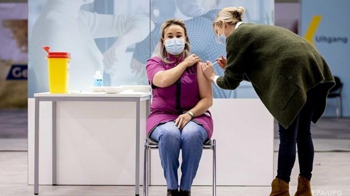 В мире применили 1,4 млрд доз вакцин от COVID-19