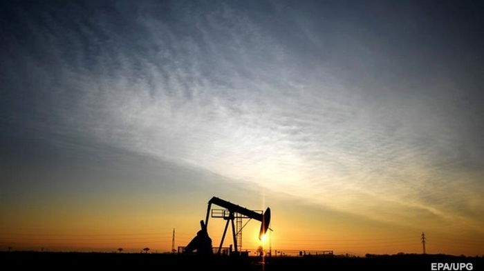 Цены на нефть упали из-за запасов в США