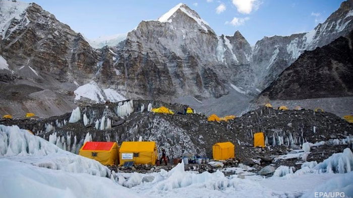 На Эвересте 100 человек заразились коронавирусом