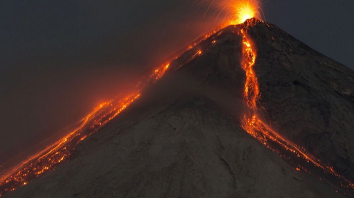 В Италии началось извержение сразу двух вулканов