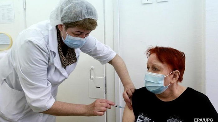Вторую COVID-прививку получили 70 тысяч украинцев