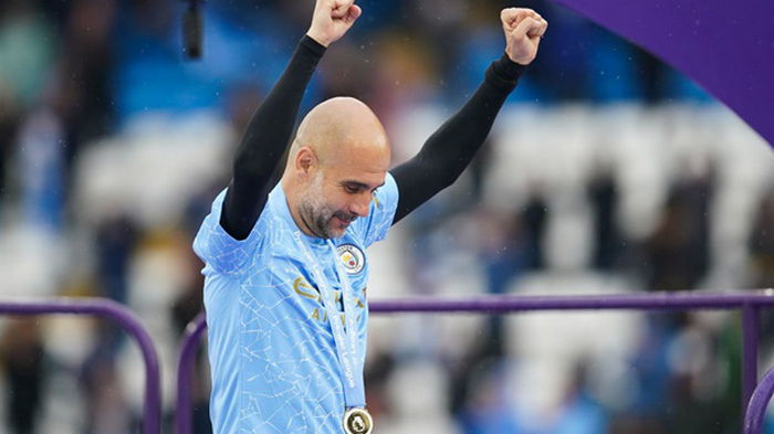 Гвардиола - тренер года в Англии