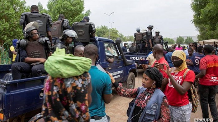 В Мали арестованные президент и премьер подали в отставку