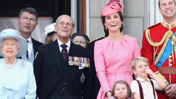 СМИ узнали, к кому перешли дела умершего британского принца Филиппа