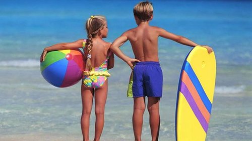 Как правильно выбирать детский купальник?