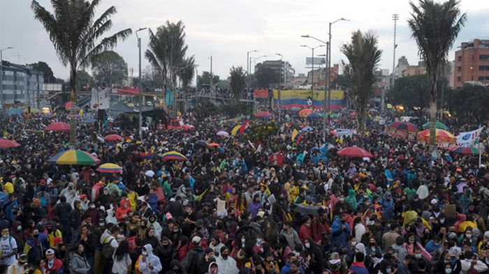 За месяц протестов в Колумбии погибли более 40 человек - СМИ