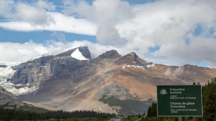 В Канаде при сходе лавины погибли два человека