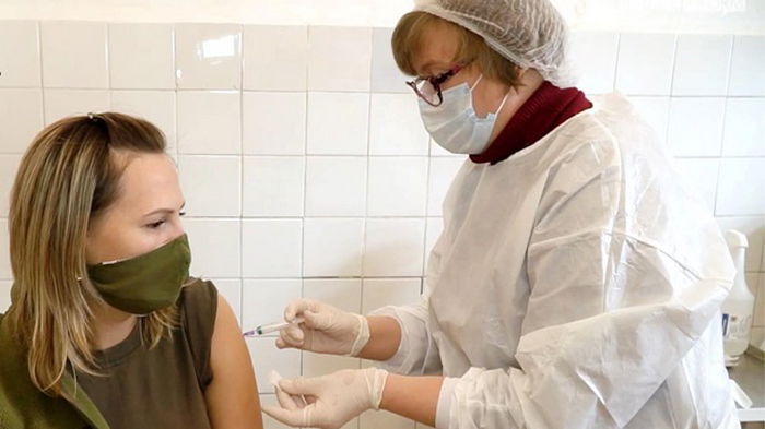 За сутки 50 тысяч украинцев привили от COVID-19