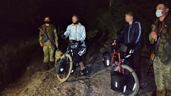 Думали, что Украина в ЕС: На границе задержали немцев-велосипедистов