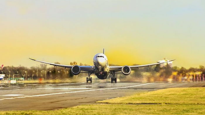 Япония закрывает авиасообщение с Беларусью