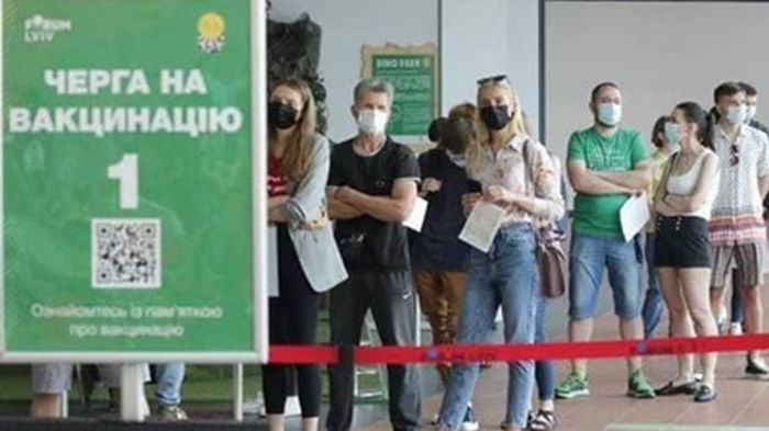 Прививку на выходных получили 31 тысяча украинцев
