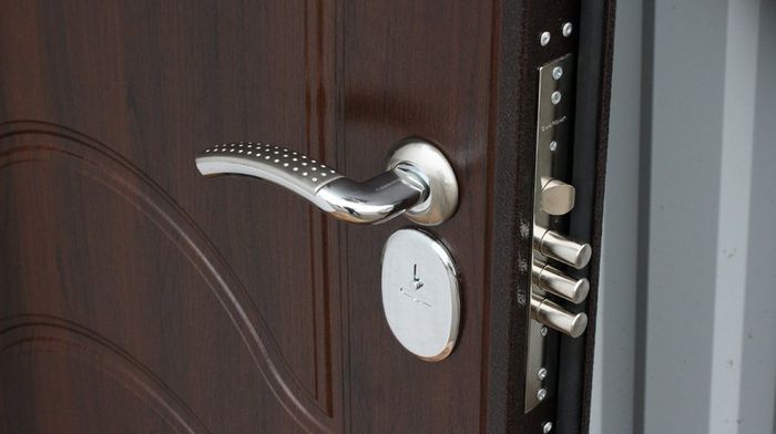 Для чего необходимы накладки на замок двери?