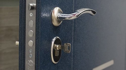 Для чего необходимы накладки на замок двери?