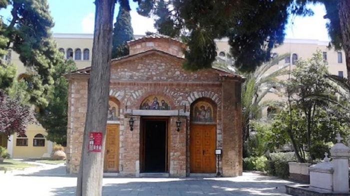 В Греции священник облил кислотой семь митрополитов – СМИ