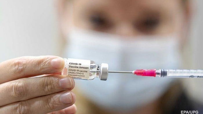 Венгрия начала вакцинировать жителей Закарпатья