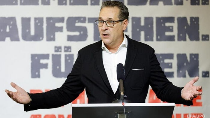 Бывшего вице-канцлера Австрии судят за коррупцию
