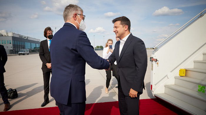 Зеленский прибыл в Германию
