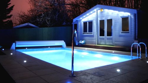 освещение в бассейна