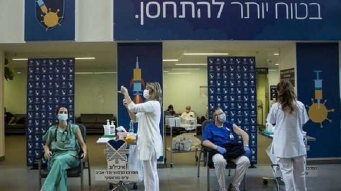 Израиль первым в мире одобрил третью COVID-прививку