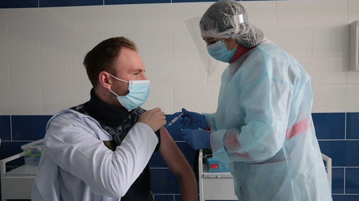 В Украине сделали более шести млн COVID-прививок
