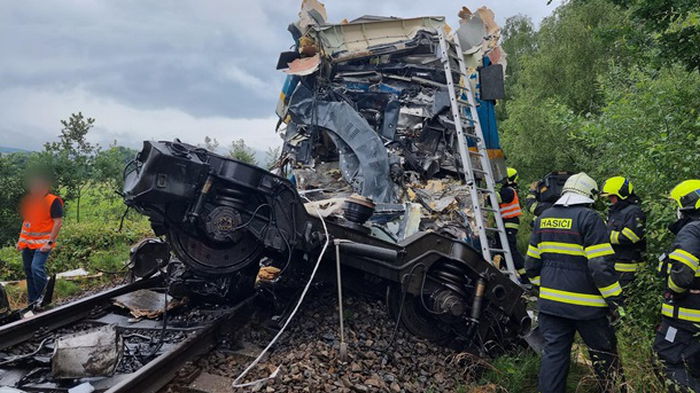 В Чехии столкнулись поезда, десятки пострадавших (фото)