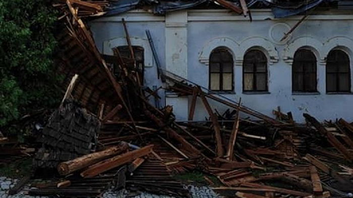 В Украине бушевали ураганы, есть разрушения (видео)