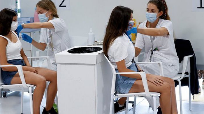 Литва вводит ограничения для непривитых и не болевших коронавирусом