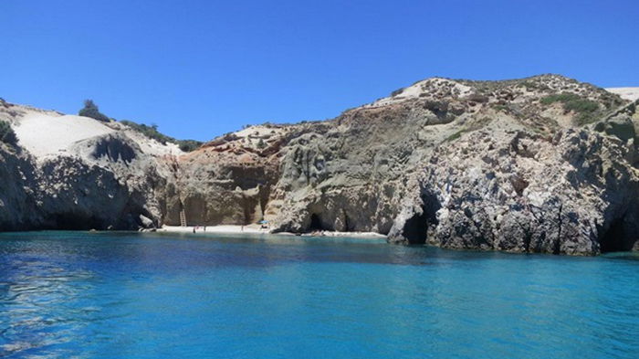 У берегов Греции затонуло туристическое судно с пассажирами